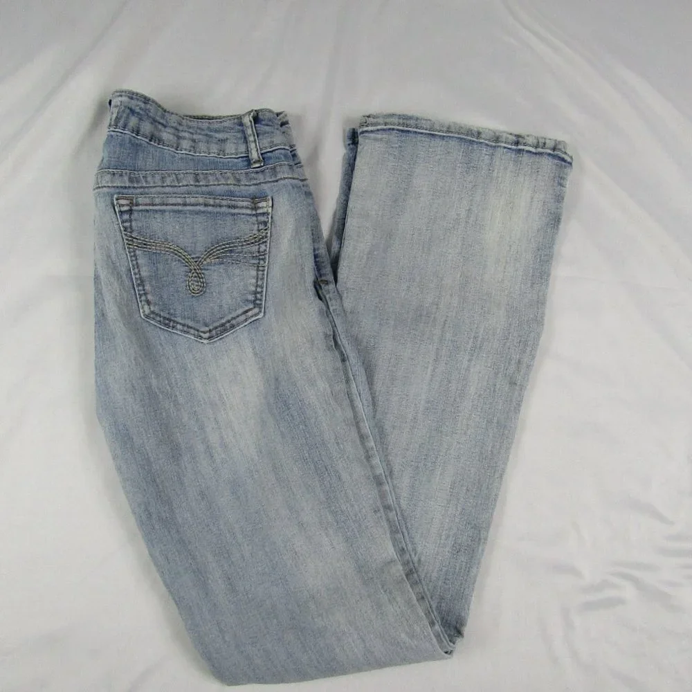 Women's | No Boundaries | Stretchy | Flared Jeans | Size 7 - Picture 5 of 6